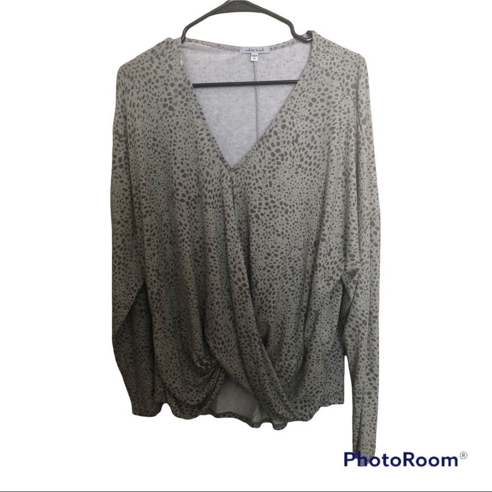 1X white birch front knot top